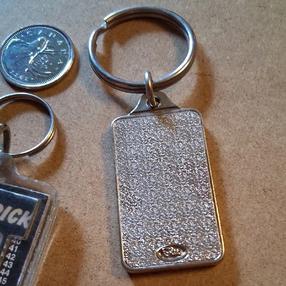 Colorful Keychain Set with Retro Design - Picture 4 of 7